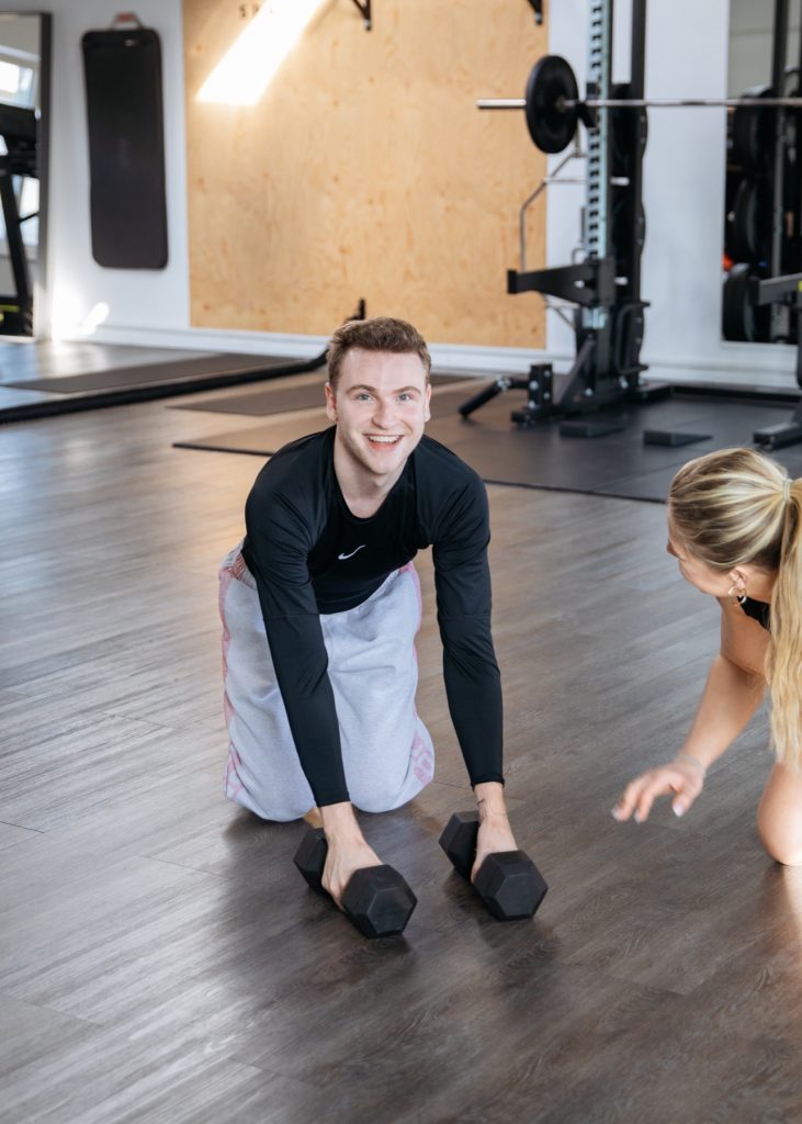 Kurzes Kraft-Workout mit Kurzhanteln bei WD Space Berlin