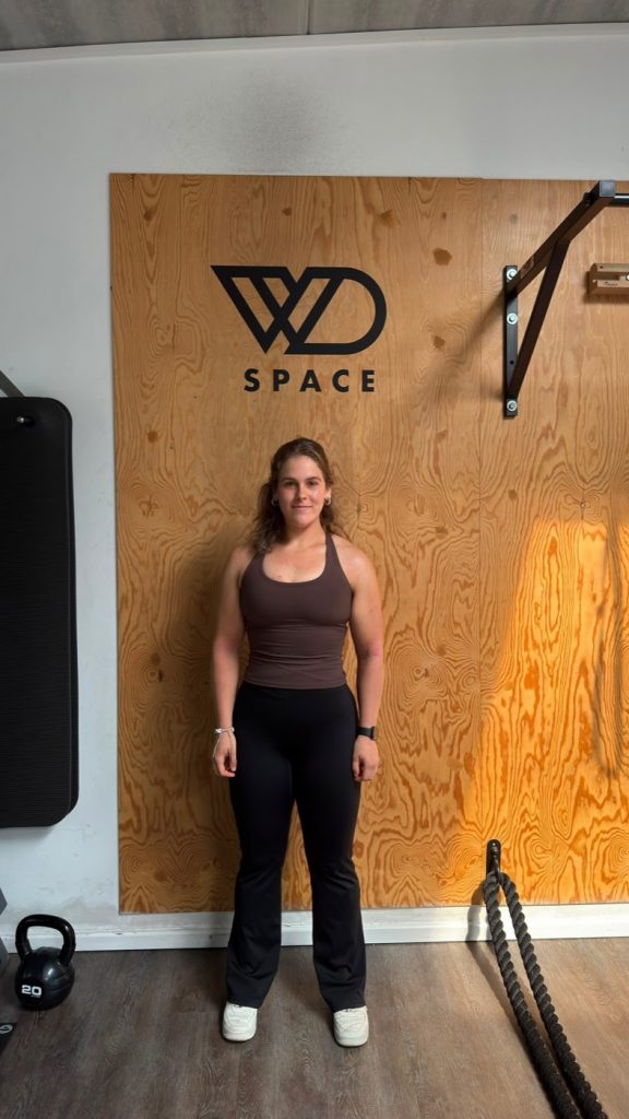 Nachher-Foto einer Kundin nach ihrer Trainingsreise mit Jay bei WD Space