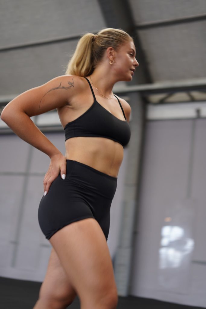 Greta, Personal Trainerin bei WD Space, im Training